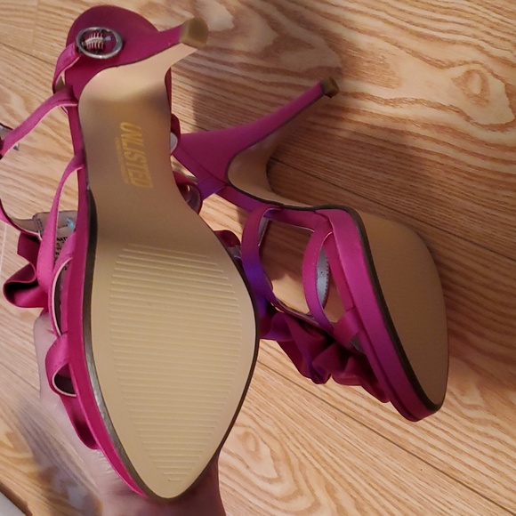 NWB hot pink satin pumps, 7.5 - Picture 3 of 3